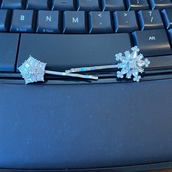 Used -  Chloe + Isabel hair pins - Picture 2 of 5